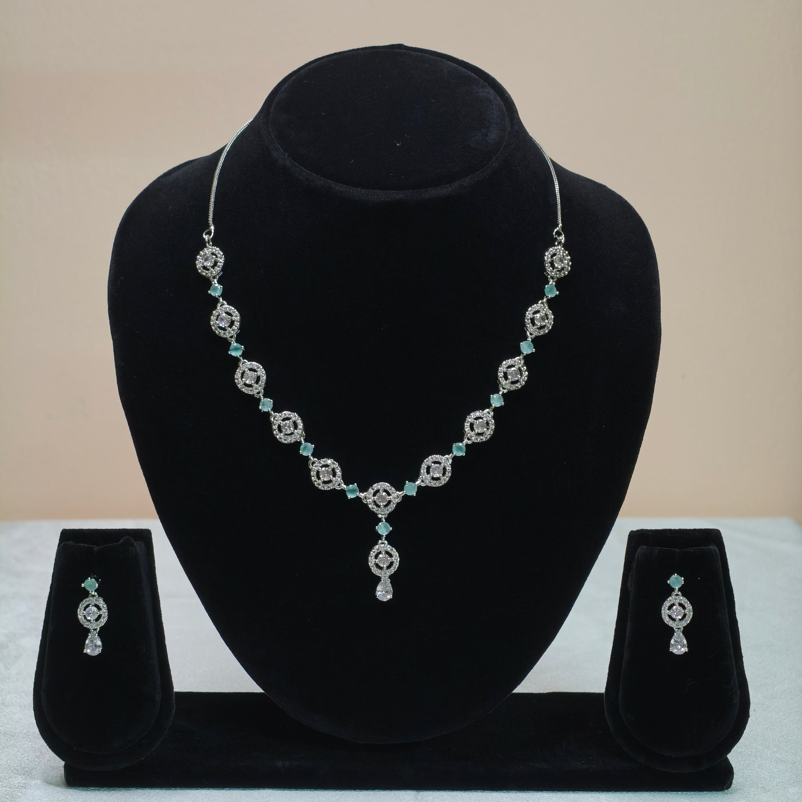 Mint Drop Classic Diamond Necklace Set-DD10045