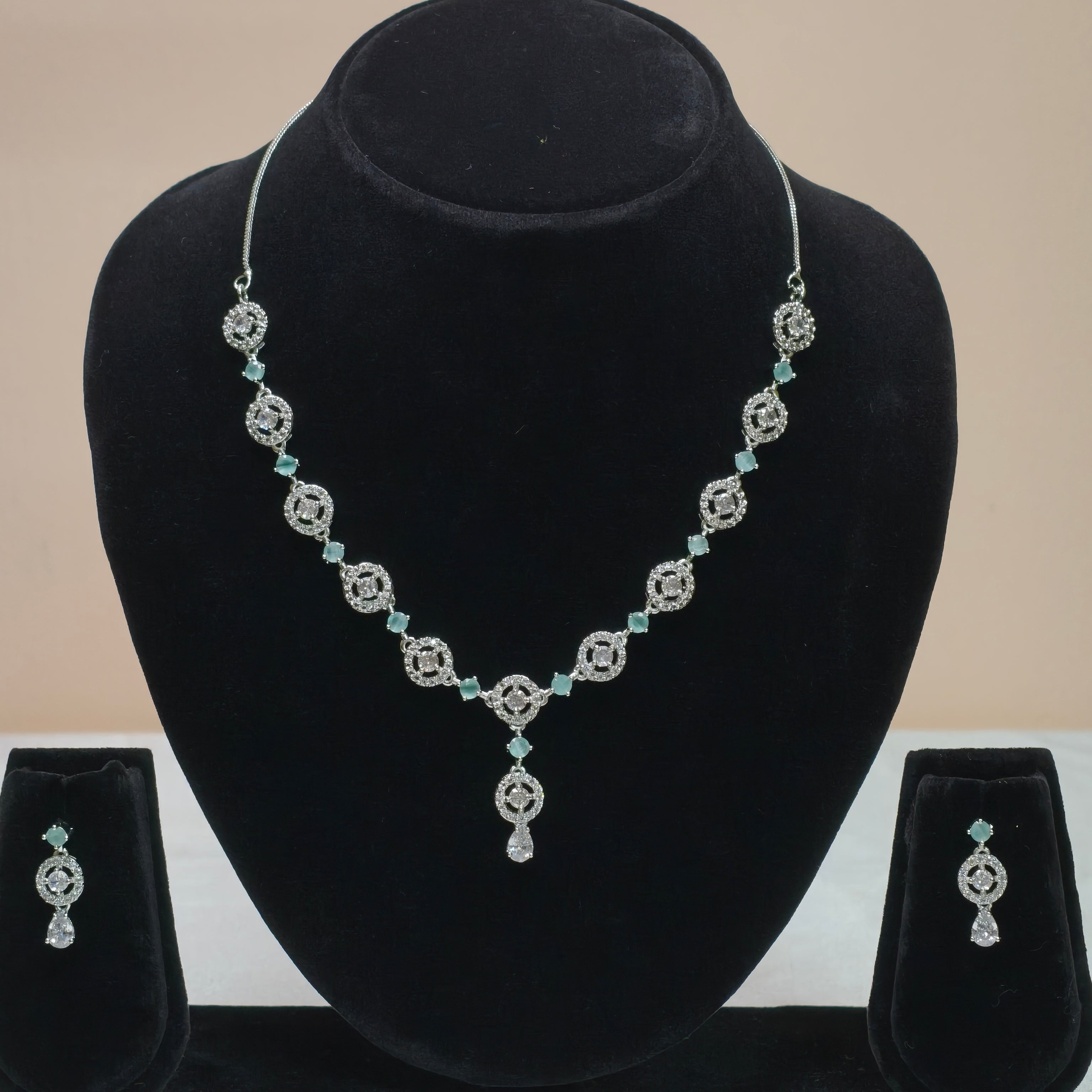Mint Drop Classic Diamond Necklace Set-DD10045