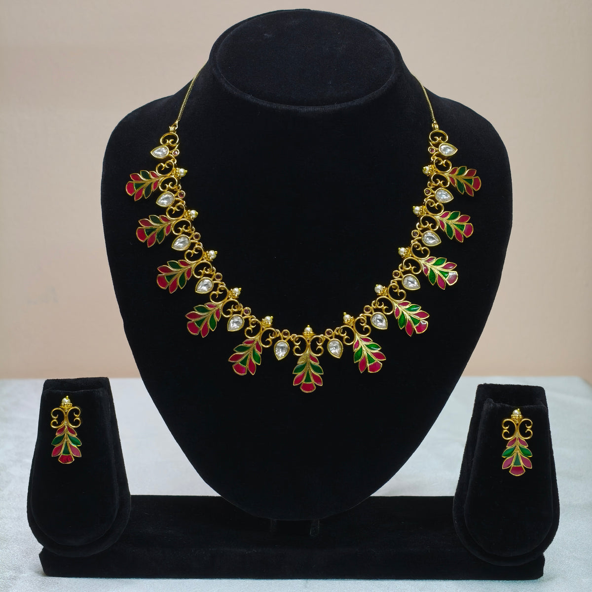 Traditional Leaf Motif Chocker Set-49