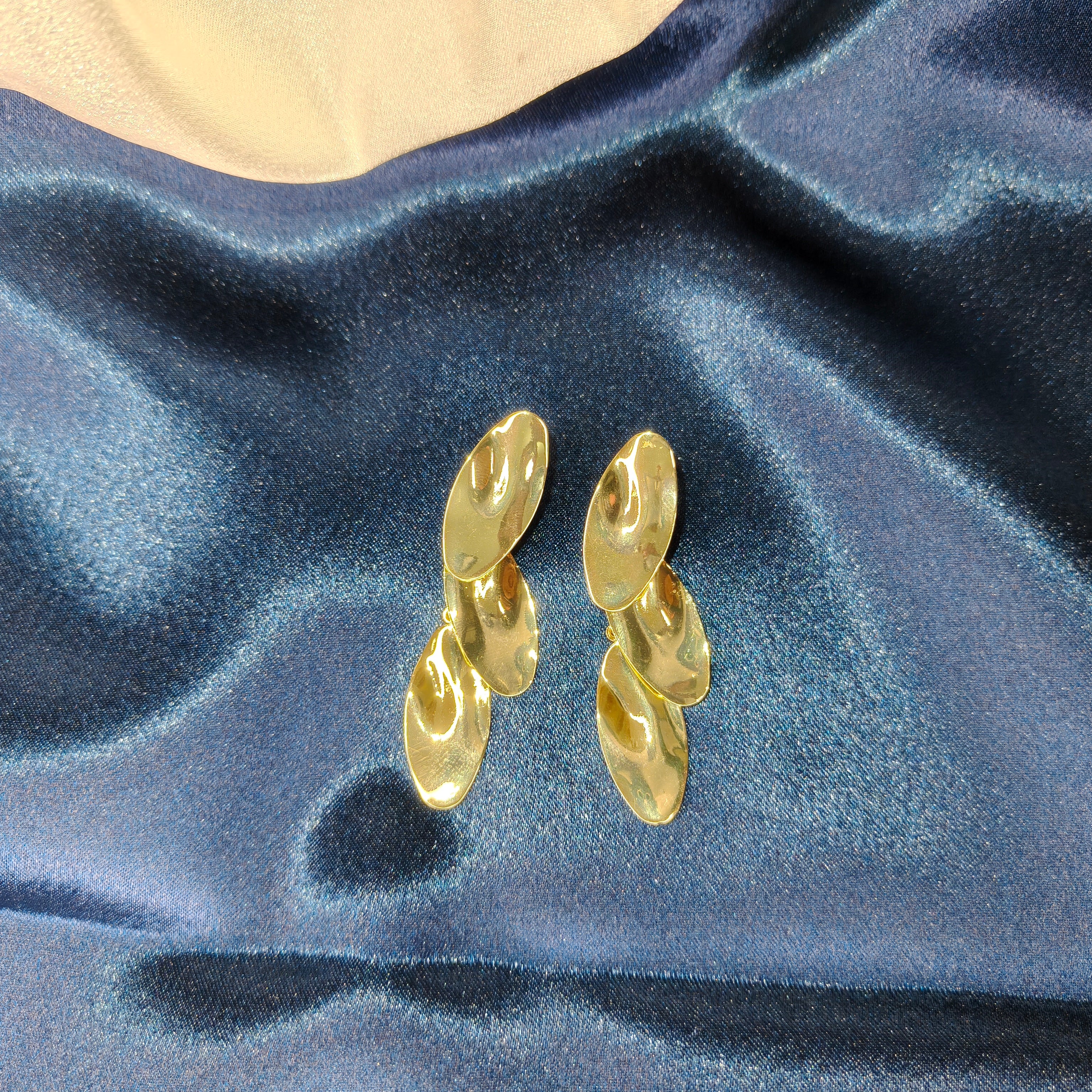 DD10070-Earring Alloy Gold