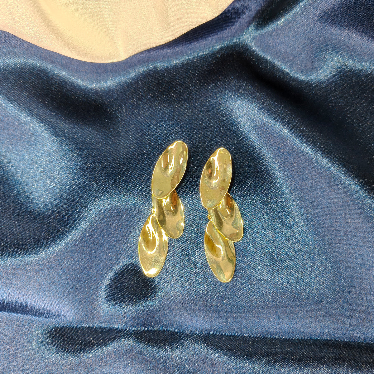 DD10070-Earring Alloy Gold